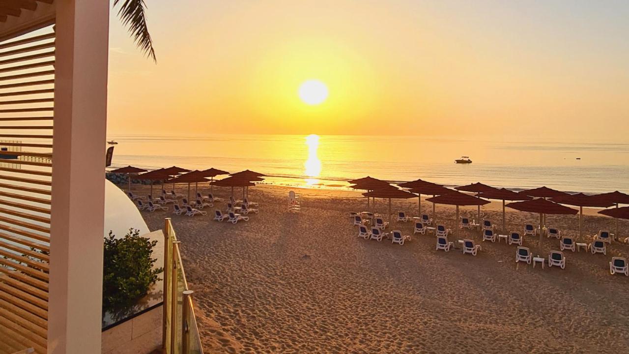 Royal M Al Aqah Beach Resort By Gewan エクステリア 写真 Sunset at the beach