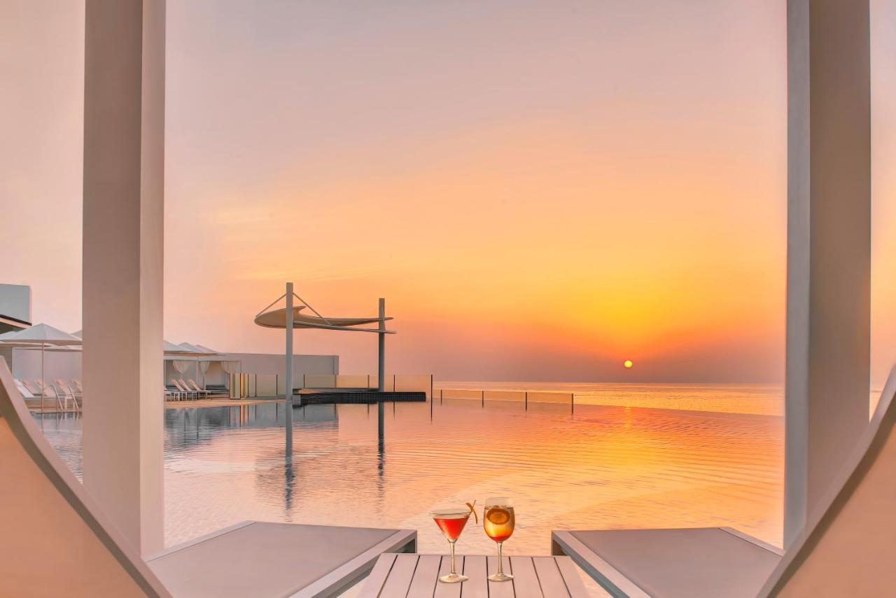 Royal M Al Aqah Beach Resort By Gewan エクステリア 写真 Sunset at the pool